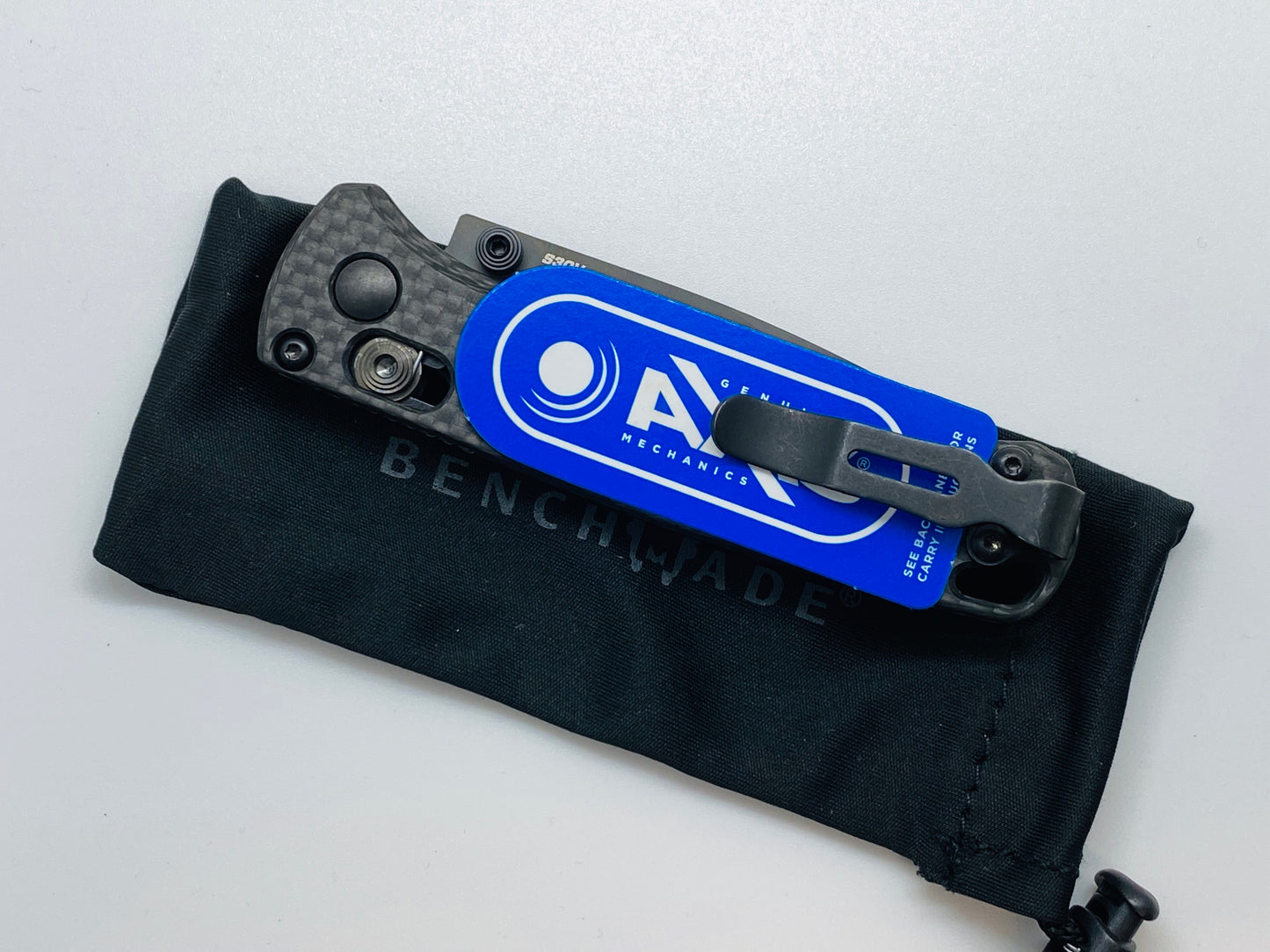 BENCHMADE 533-BK 1 MINI BUGOUT KNIFE PACKAGE - CLASSIC SCALES- CARBON FIBER