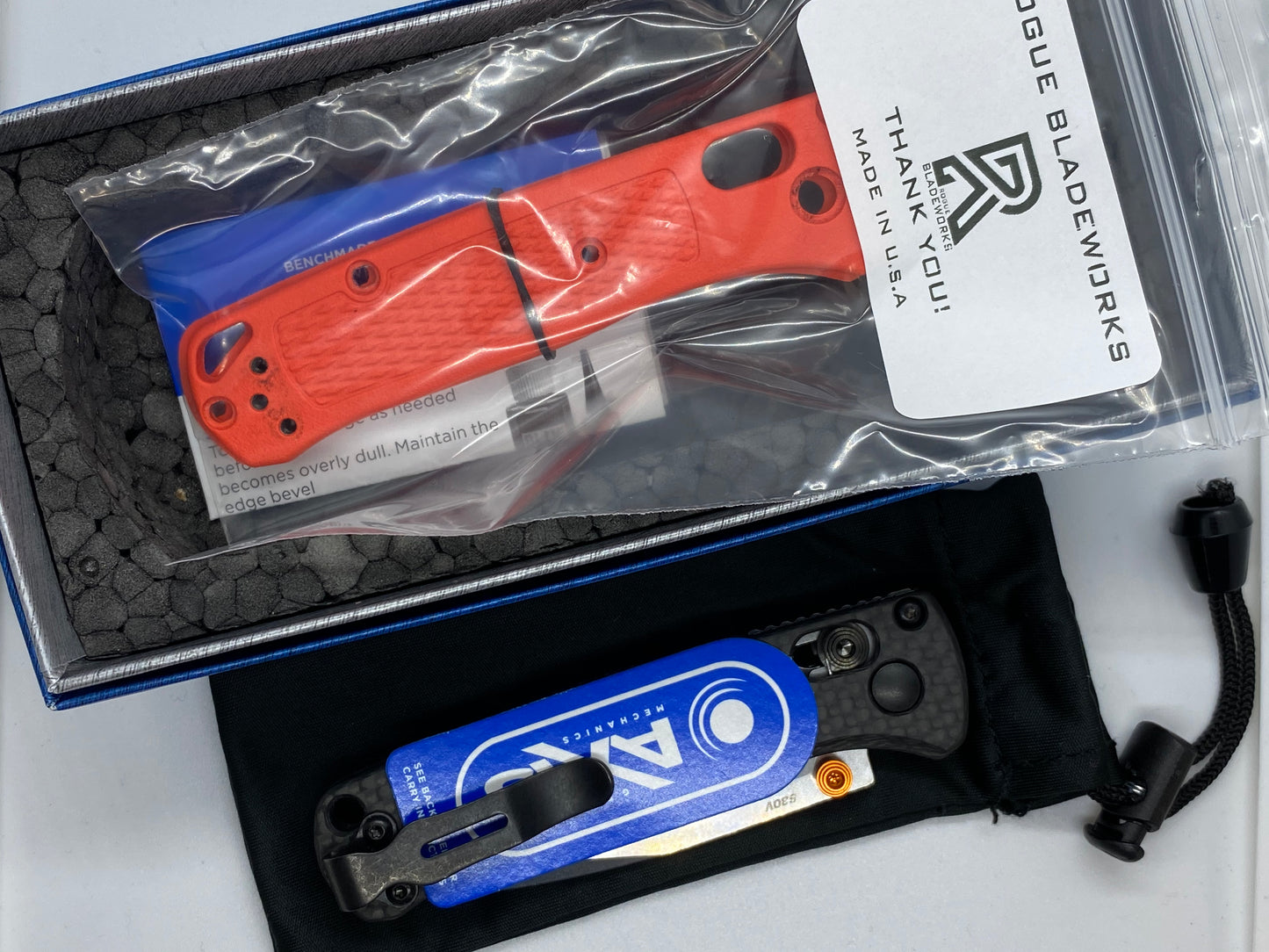 BENCHMADE 533 MINI BUGOUT KNIFE PACKAGE - CARVE SCALES- CARBON FIBER