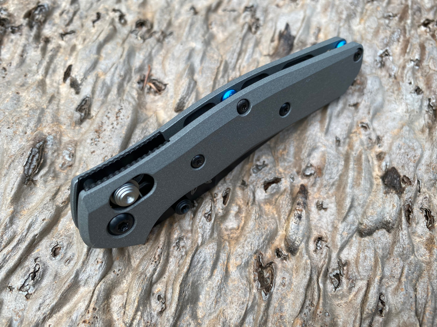 945 NEMESIS - TITANIUM SCALES