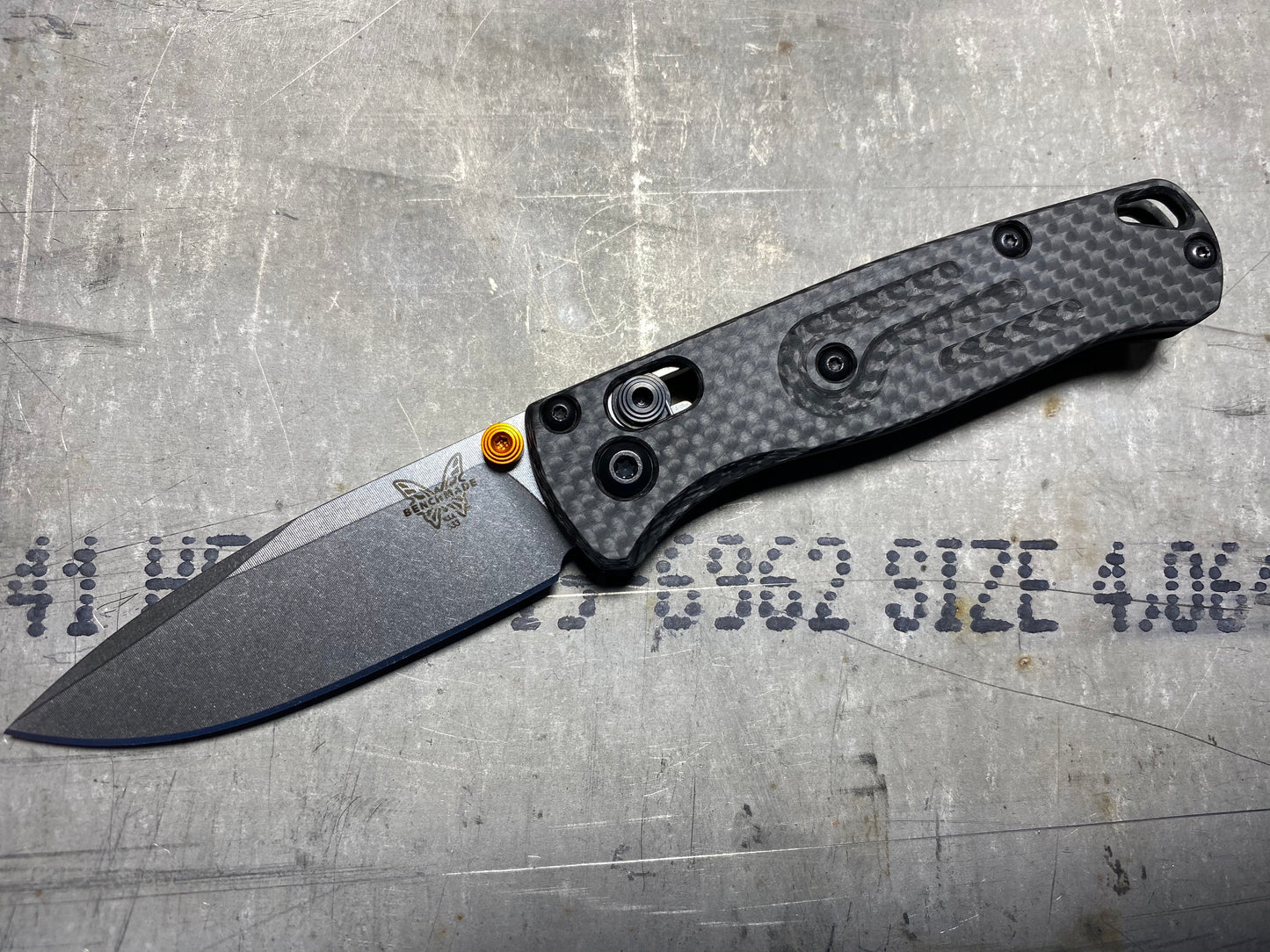 533 Mini Bugout Carbon Fiber Scales- Classic Design