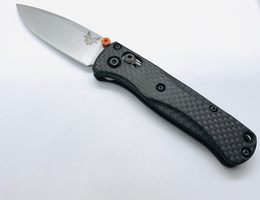 BENCHMADE 533 MINI BUGOUT KNIFE PACKAGE - CARVE SCALES- CARBON FIBER